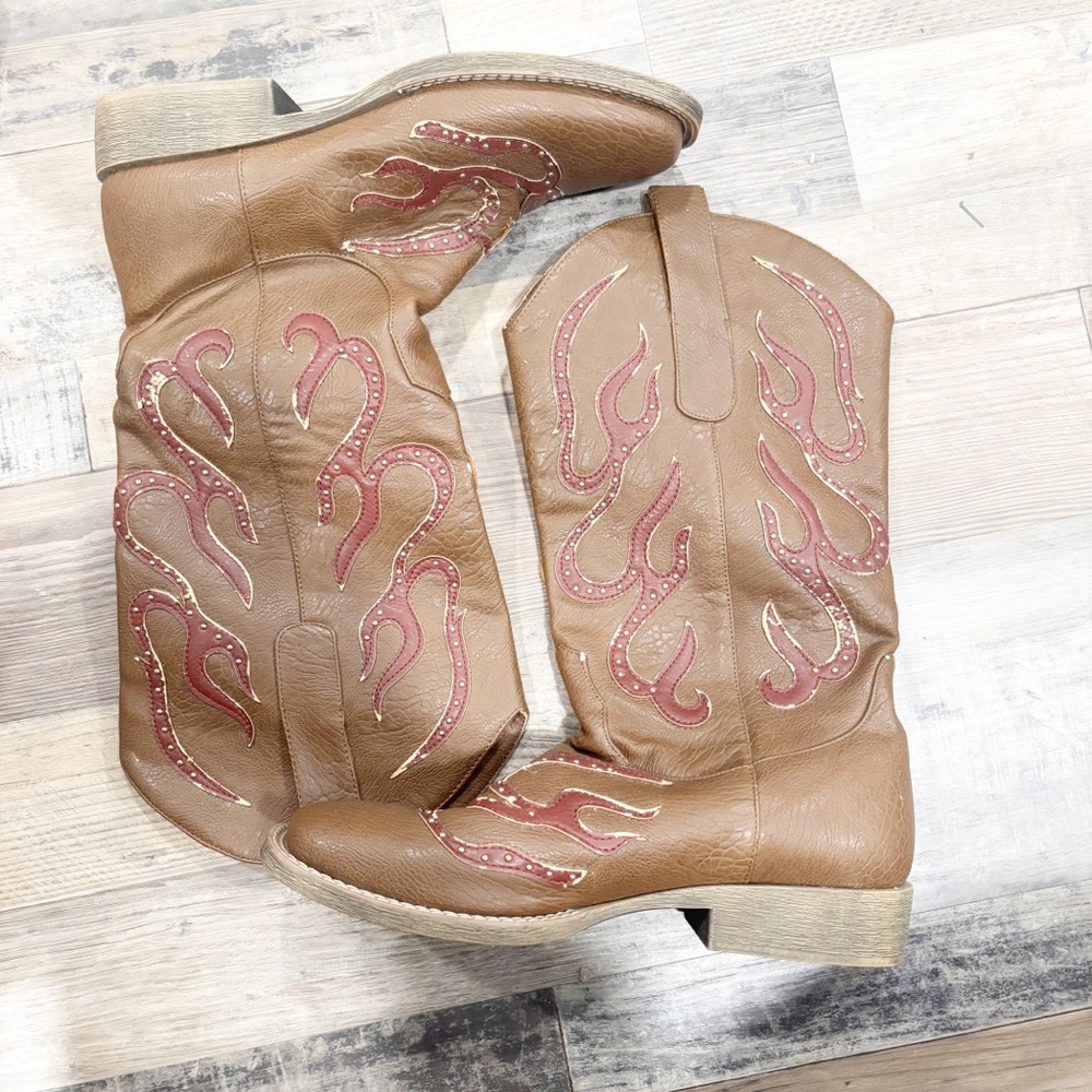 Monroe and Main Brown Western Boots with Red Flame Design‎